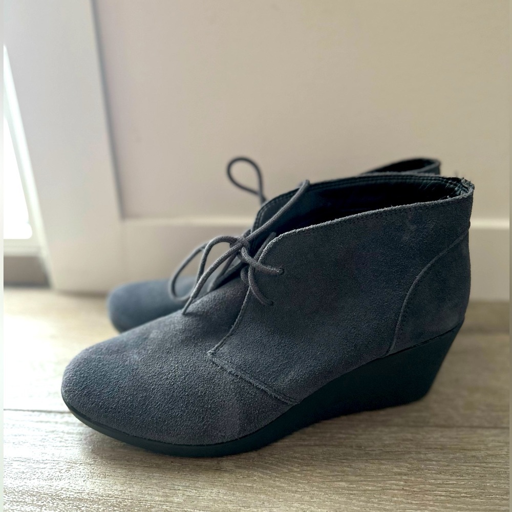 NWOT CROCS REAL SUEDE LEATHER ANKLE WEDGE BOOTIES